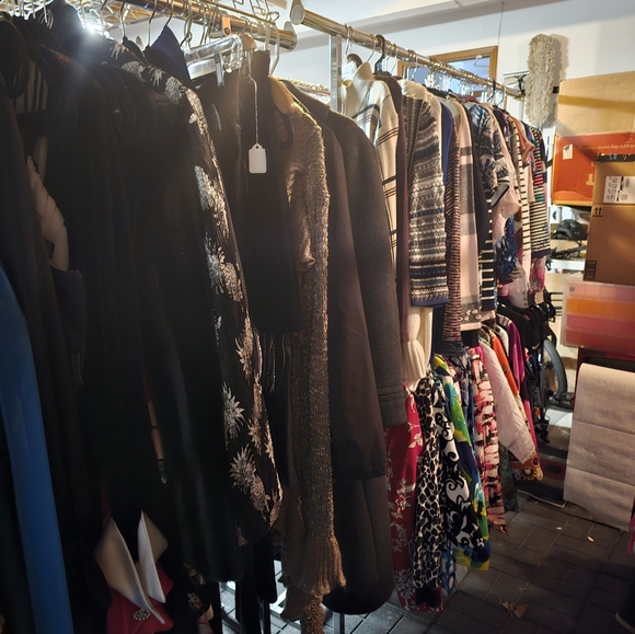 Meet your Posher, Jan - Picture 3 of 7